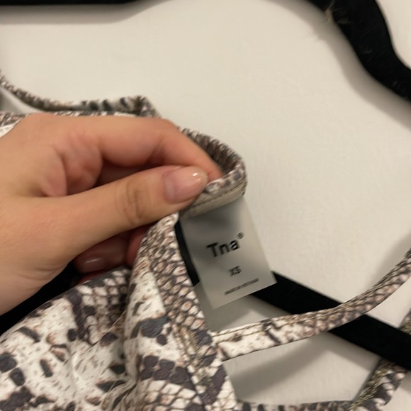 tna cropped cami snake print - Picture 3 of 3